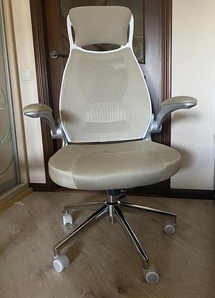 Новеньке офісне крісло аклас винд pl tilt. всі шурупи і запасне колесо є.