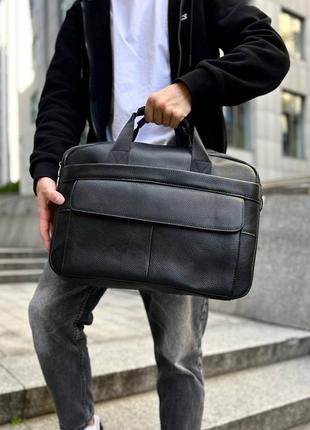 Классическая и вместительная сумка для повседневного