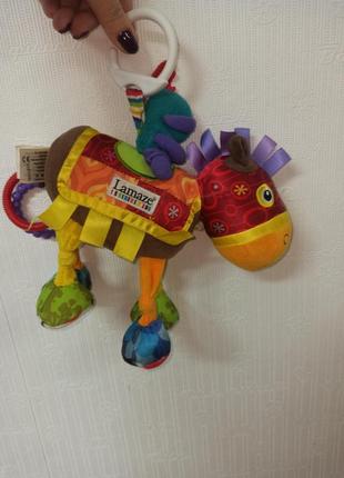 Lamaze развивающая игрушка подвеска лошадок с рыцарем