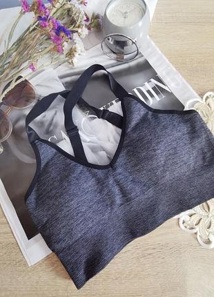 Брендовый спортивный топ размера s-m