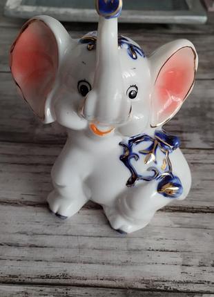 Фарфоровый слоник статуэтка