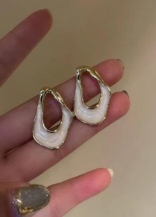 Серьги пусеты (гвоздики) бижутерия со вставкой из эпоксидной смолы