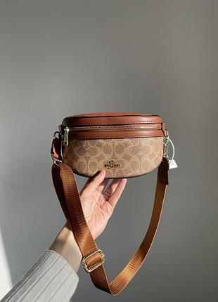 Жіноча сумка coach шкіряна з фірмовою канвою коричнева 22 x 13 x 8 см