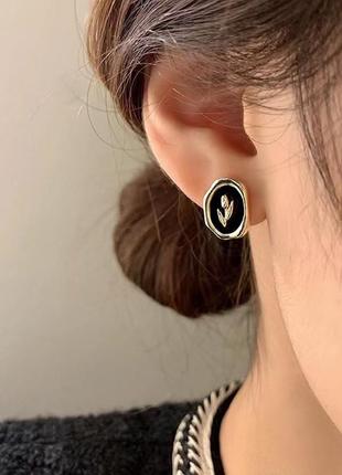 Серьги пусеты (гвоздики) бижутерия круглые цвет черный с золотом