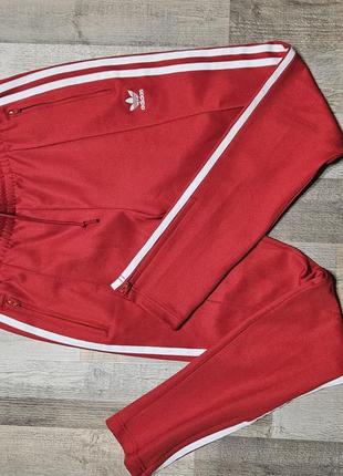Красные брюки adidas оригинал