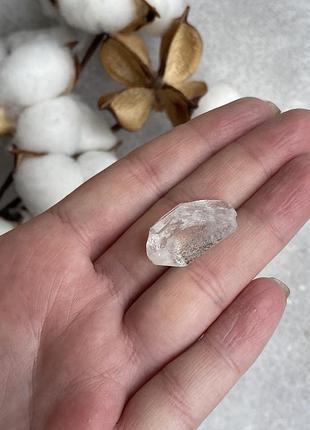 Гірський кришталь натуральний необроблений камінь кристал гірського кришталю 24*14*10 мм.