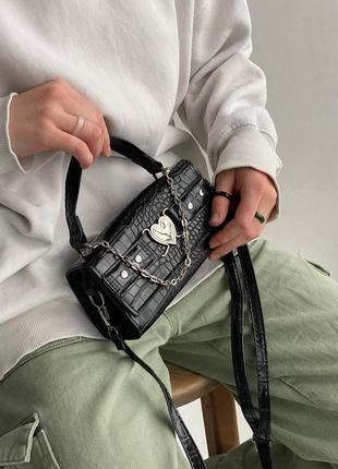 Женская сумка кросс-боди рептилия черная3 фото