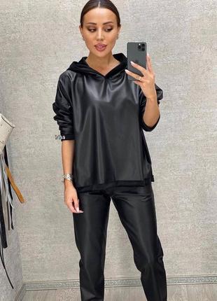 Костюм из экокожи на меху❄️
очень теплый, мягкий и приятный