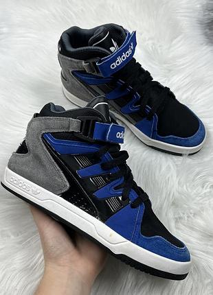 Оригінальні унісекс кросівки adidas