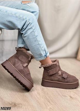 Женские замшевые угги на липучках на высокой подошве