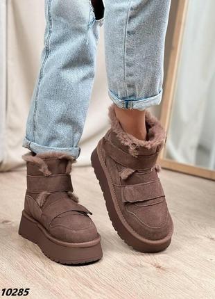 Женские замшевые угги на липучках на высокой подошве
