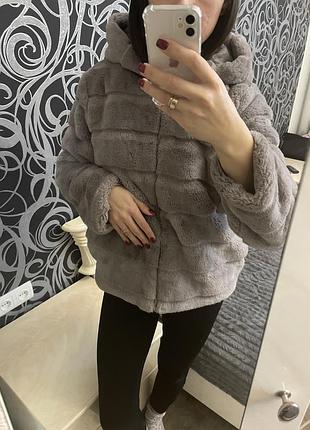 Жіноча шубка