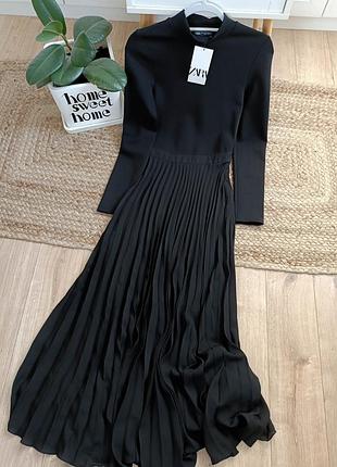Комбінована сукня середньої довжини з плісированою спідницею від zara, розмір xs