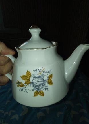 Фарфоровый заварник  из  ссср
