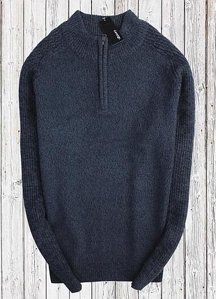 Свитер с высоким горлом