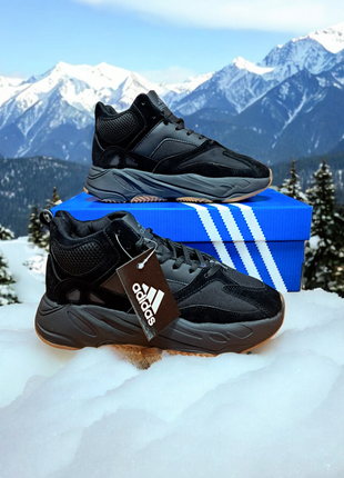 Женские кроссовки adidas yeezi boost 700