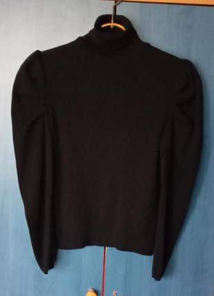 Свитер в рубчик с горлом