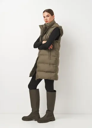 Теплый жилет с капюшоном от zara