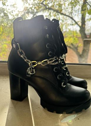 Осінні шкіряні черевики guess 38 розмір. орігінал