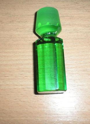 Хрустальный флакон духов