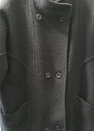 Женское пальто черного цвета
