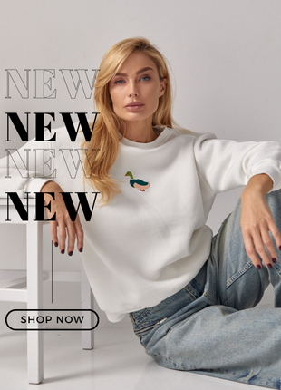 Оригинальный утепленный свитшот с вышитой уткой спереди