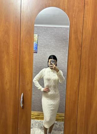 Вязаное длинное платье
