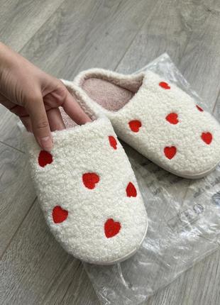 Жіночі милі домашні тапочки з сердечками