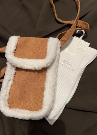 Сумка для телефону з хутром в стилі ugg + носочки в подарунок