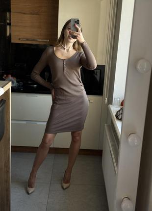 Стильное платье в рубчик в полоску размер s