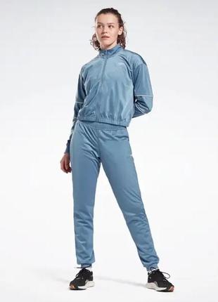 Женский спортивный костюм reebok