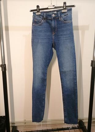 Джинсы скинни