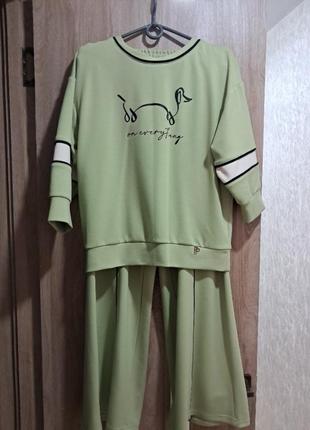 Женский брючный костюм новый