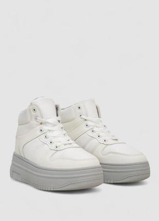 Кросівки жіночі зимові на хутрі, колір біло-сірий