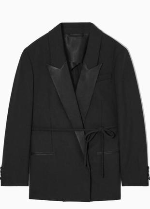 Нереальний вовняний піджак-смокінг з атласними лацканами cos!