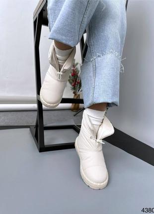 Зимові жіночі черевики - дутики молочного кольору теплі на хутрі