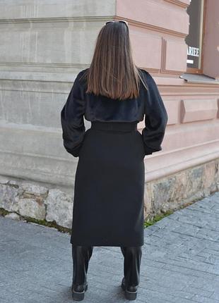 Зимнее двубортное пальто с отделкой из эко-норки7 фото