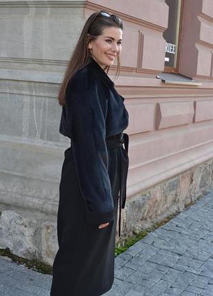Зимнее двубортное пальто с отделкой из эко-норки8 фото
