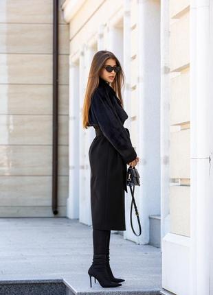 Зимнее двубортное пальто с отделкой из эко-норки4 фото