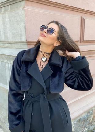 Зимнее двубортное пальто с отделкой из эко-норки9 фото