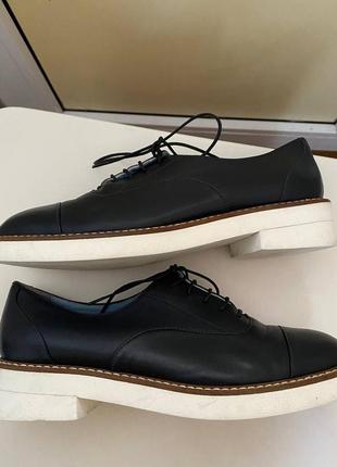 Туфлі pollini.