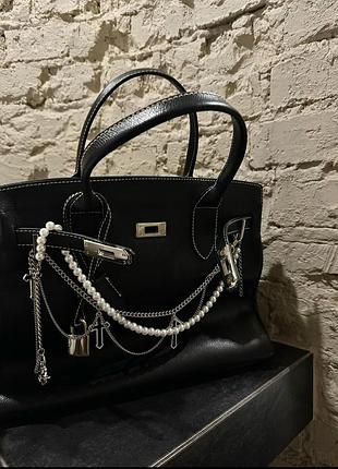 Сумка підвіси на сумку 2025 тренд