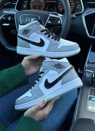 Жіночі кросівки в стилі  nike air jordan 1 high grey white black fur
