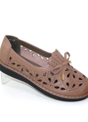 Коричневі жіночі літні туфлі з перфорацією коричневий