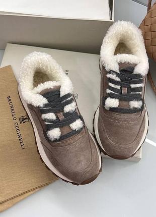 Кроссовки на меху