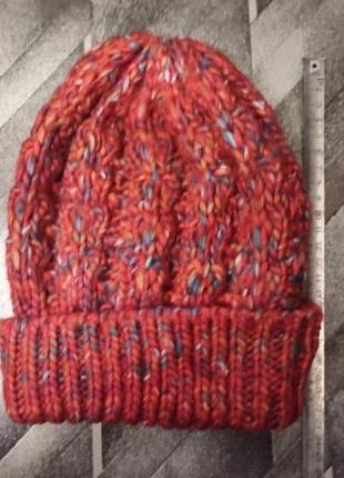 Шапка объемной вязки