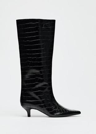 Сапоги с тиснением под крокодила и каблуками китен хилл