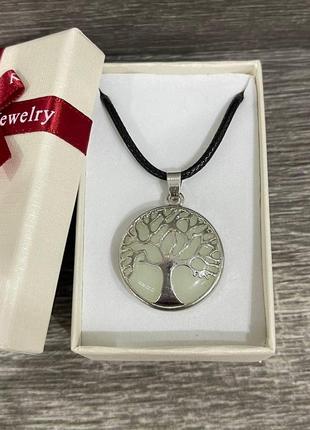 Кулон с натуральным камнем нефрит в оправе "древо жизни" на шнурке в подарочной коробочке