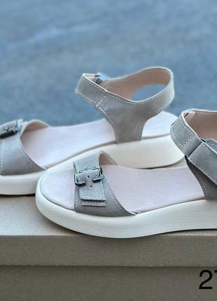 Босоніжки жіночі5 фото