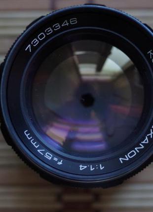 Об'єктив konica hexanon 1.4 57mm тугою з кришками